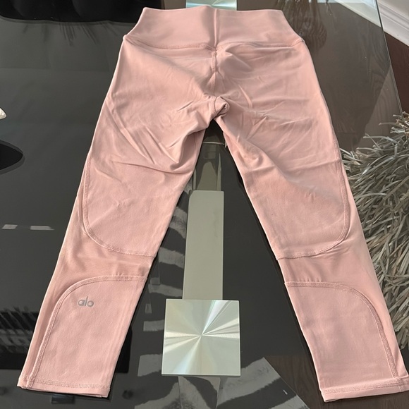 ALO YOGA - High-waist Coast Capri - Picture 3 of 5